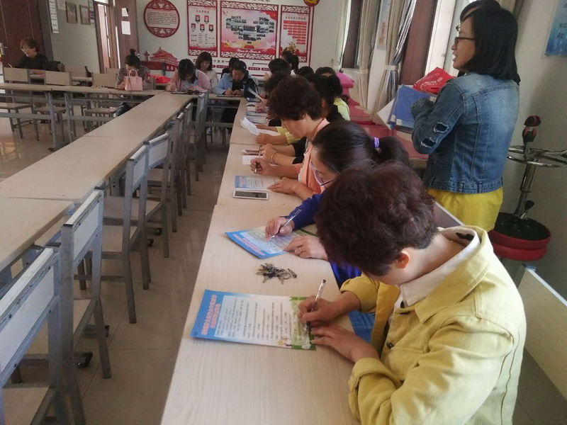 1528680742661742.jpg 3.人民路街道开展国家食品安全示范城市创建问卷调查.jpg